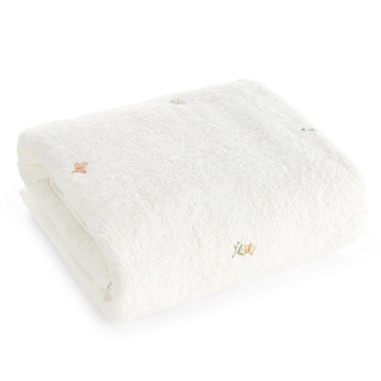 Bavlnený uterák 50x90 cm Bloom biely s vyšívanými kvietkami a motýlikmi